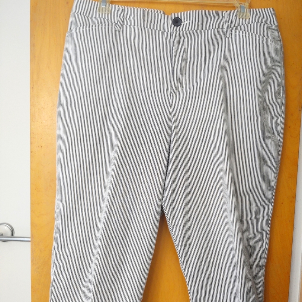 Pinstripe Capris - size 18